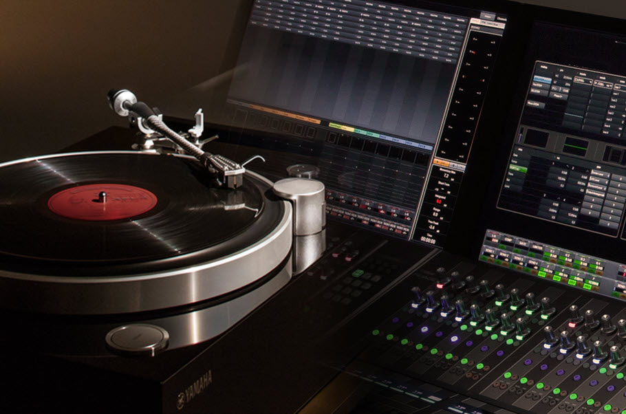 Setup for DJ to sample vinyl cuts.